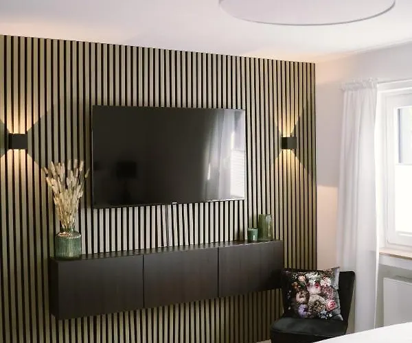 Flat First * Ντίσελντορφ